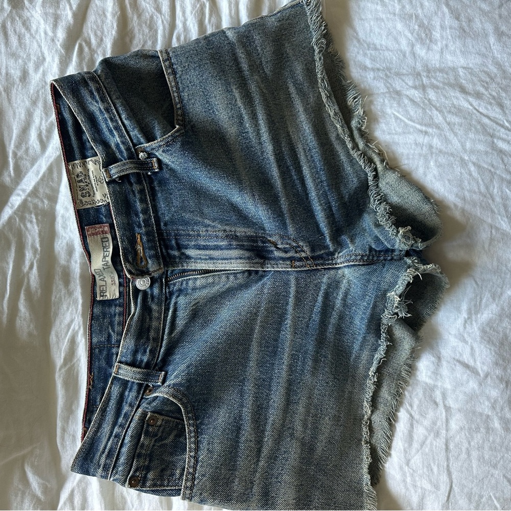 Levi's Blue Jean Shorts Frayed Hem Mid-Thigh